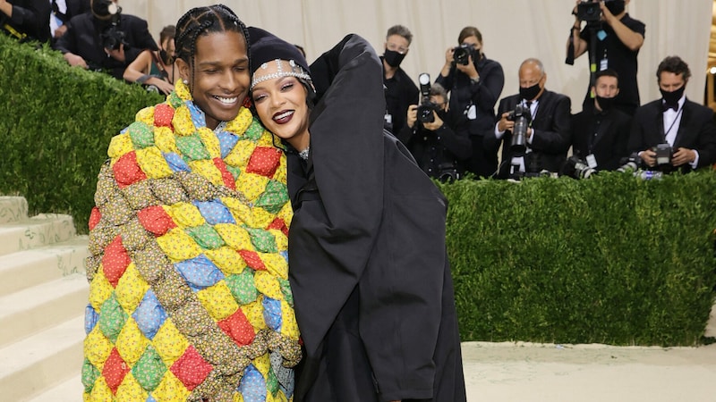 A$AP Rocky and Rihanna have already attended the Met Gala together several times. Now the musician has the honor of co-hosting the "Party of the Year" alongside Pharrell Williams and Lewis Hamilton. (Bild: 2021 Getty Images)