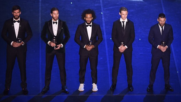 v.l.: Alisson Becker, Sergio Ramos, Marcelo, Frenkie De Jong, Lionel Messi (Bild: AFP)