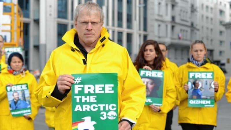 Greenpeace-Veteran Alexander Egit (Vordergrund) (Bild: Georg Mayer/Greenpeace)