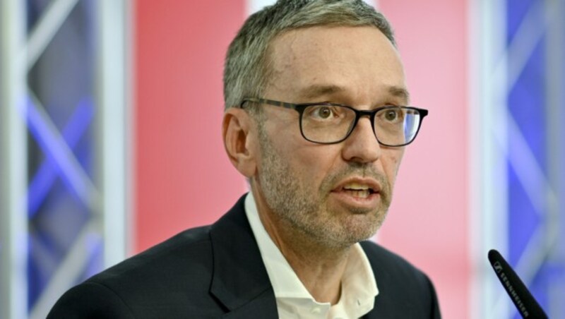 FPÖ-Chef Herbert Kickl gab sich am Mittwoch angriffig und sieht die FPÖ „im Steigflug“. (Bild: APA/HERBERT NEUBAUER)