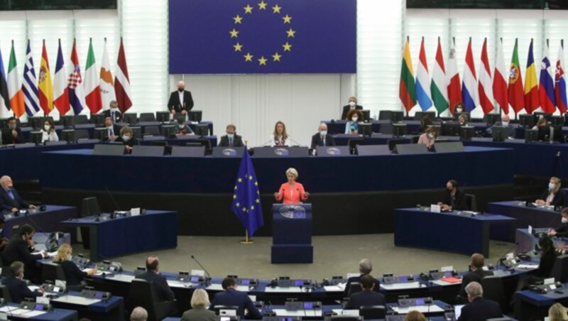 EU-Kommissionspräsidentin Ursula von der Leyen bei ihrer Rede zur Lage der Union vor dem Europäischen Parlament in Straßburg. (Bild: REUTERS)