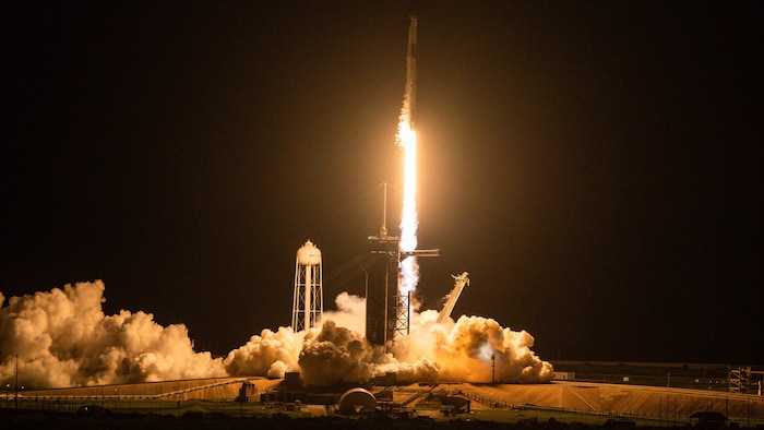 Der Start einer Falcon-9-Rakete