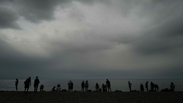 Das Wetter in Frankreich war zum Baden eher nicht geeignet, wie hier in Nizza. (Bild: AFP)