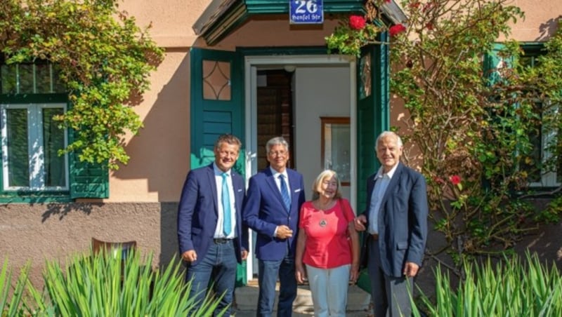 Vertragsunterzeichnung Kauf und Zukunft des Bachmann-Hauses. LH Kaiser, BGM Christian Scheider, Dr. Heinz Bachmann, Frau isolde Moser (Bild: LPD Kaernten | Walter Szalay)