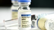 Zum Schutz vor HPV werden meist zwei Teilimpfungen verabreicht. 