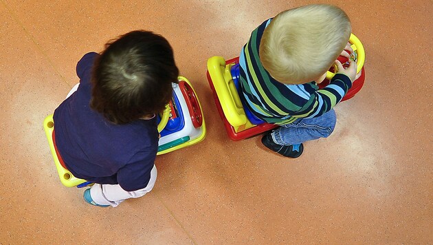 Personalvertreter der Kindergartenpädagogen schlagen Alarm. (Symbolbild) (Bild: APA/HERBERT NEUBAUER)