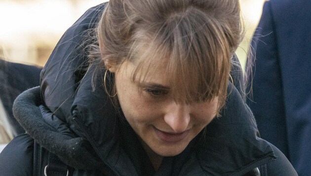 Schauspielerin Allison Mack bei ihrer Anhörung 2019 in New York (Bild: AFP)