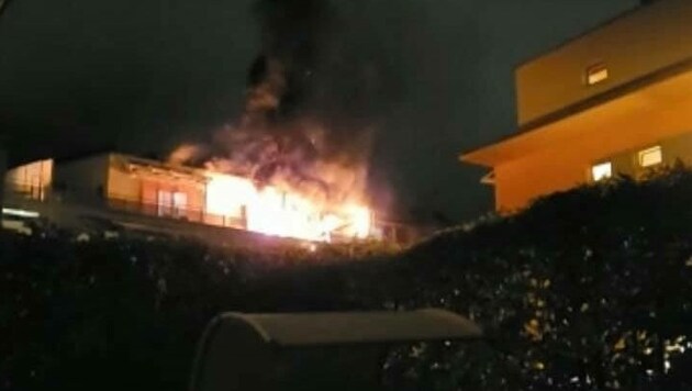 Eine Wohnanlage in Bischofshofen geriet in Flammen. (Bild: Freiwillige Feuerwehr Bischofshofen)
