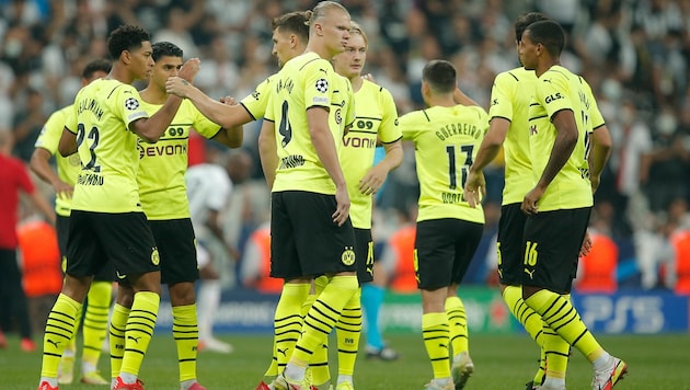 Mit diesen Trikots besiegte Dortmund Besiktas Istanbul - gewann aber nicht die Herzen der Fans. (Bild: AP)