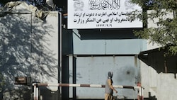 Das einstige Frauenministerium der afghanischen Regierung wurde unter den Taliban ein „Tugendministerium“, wie das Schild über dem Eingangstor verrät. (Bild: AFP)