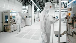 Die Infineon-Chipfabrik in Villach ist angeblich steriler als ein OP-Saal. 400 neue Arbeitsplätze wurden geschaffen. (Bild: Infineon)
