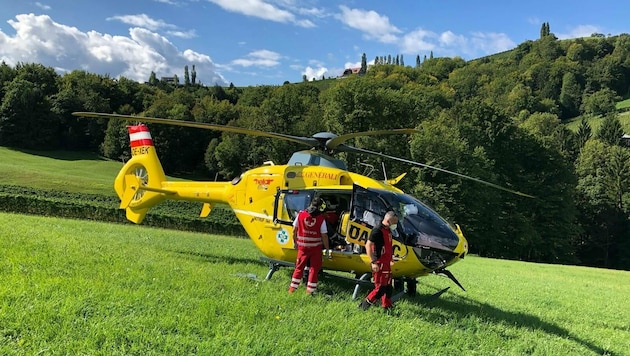 Der Hubschrauber musste in den Weingarten anrücken (Bild: RK Leibnitz)
