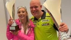 Fallon Sherrock (li.), Michael van Gerwen (Bild: Instagram.com/mvg180)