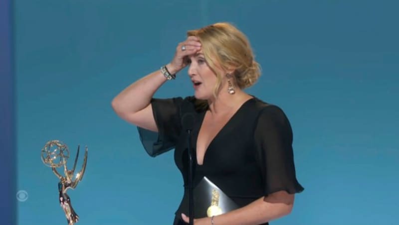 Kate Winslet wurd als beste Schauspielerin für ihre Darstellung in der Serie „Mare of Easttown“ ausgezeichnet. (Bild: APA/Television Academy via AP)