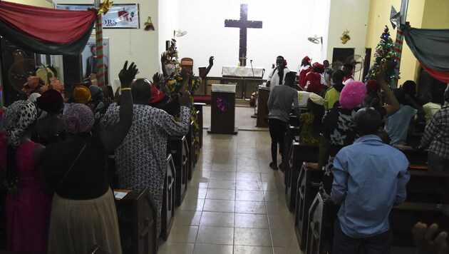 Ein Gottesdienst in Nigeria (Bild: PIUS UTOMI EKPEI / AFP)