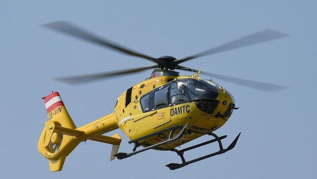 Der 29-Jährige wurde mit dem Helikopter ins Krankenhaus Schwaz geflogen (Bild: P. Huber)