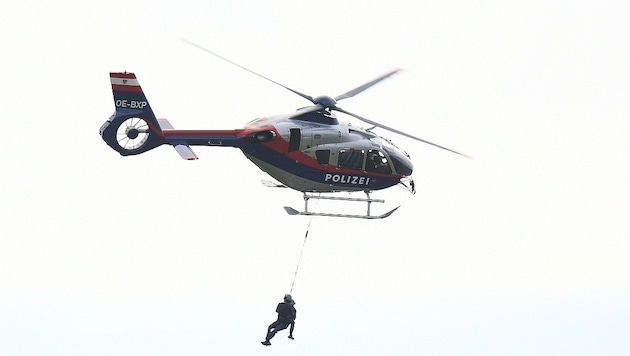 The Upper Austrian woman was rescued by helicopter (symbolic image). (Bild: P. Huber)