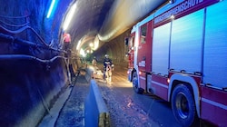 Nachdem der Brand gelöscht war, wurden alle Arbeiter aus dem Tunnel geborgen. (Bild: zeitungsfoto.at/Liebl Daniel)