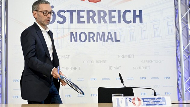 FPÖ-Chef Herbert Kickl machte seine Ankündigung wahr und brachte eine Klage gegen Falstaff-Herausgeber Wolfgang Rosam ein. (Bild: APA/HERBERT NEUBAUER)