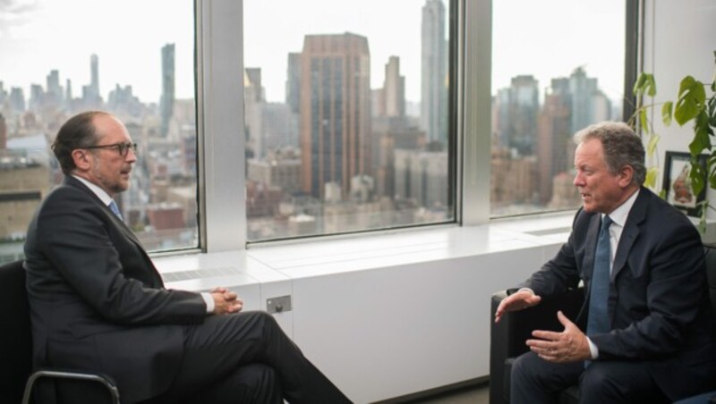 Außenminister Alexander Schallenberg (l.) mit dem Exekutivdirektor des Welternährungsprogramms der Vereinten Nationen, David Beasley (Bild: APA/BMEIA/MICHAEL GRUBER)