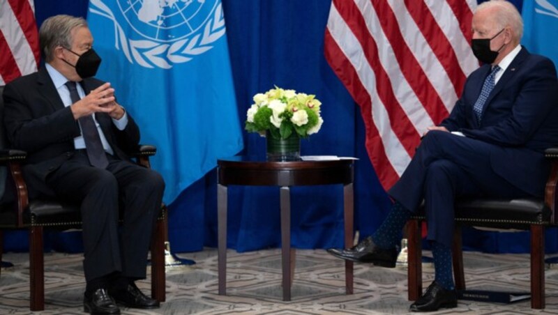 US-Präsident Joe Biden in New York im Gespräch mit UNO-Generalsekretär Antonio Guterres. (Bild: AFP)