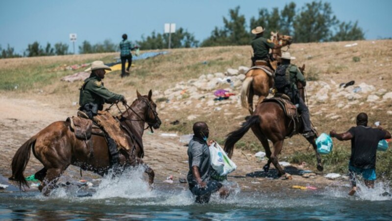 Menschenrechtsorganisationen kritisierten das Vorgehen der US-Grenzpolizisten auf das Schärfste. (Bild: AP)