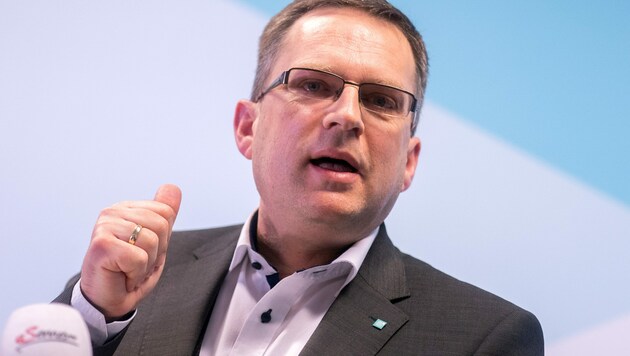 ÖVP-Klubobmann August Wöginger kritisiert die „Impf-Heuchelei“ der FPÖ. (Bild: APA/GEORG HOCHMUTH)