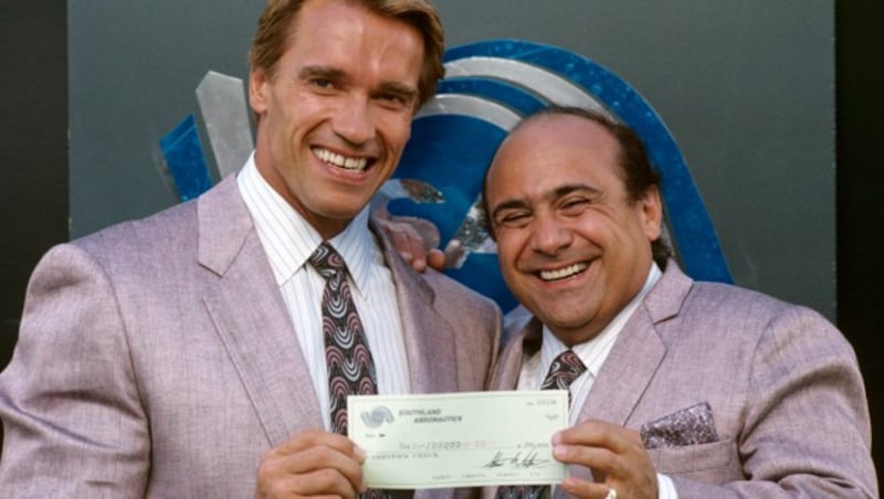 Arnold Schwarzenegger und Danny DeVito spielten 1988 im Film „Twins“. Das Sequel „Triplets“ wurde nach dem Tod von Regisseur Ivan Reitman gecancelt. (Bild: mptv / picturedesk.com)