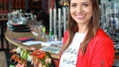 Kristina Inhof im puren Glück im Restaurant „Market“ am Wiener Naschmarkt. Gutes Essen gibt ihr, wie sie sagt, „mentale Kraft“. (Bild: Zwefo)