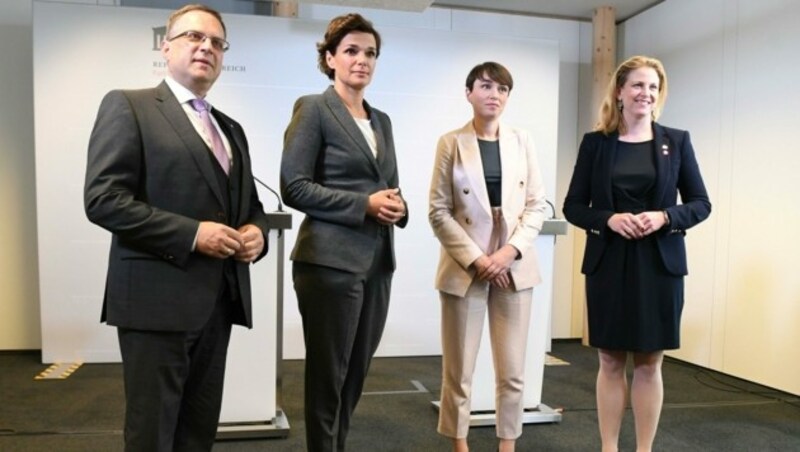 Die Klubobleute August Wöginger (ÖVP), Pamela Rendi-Wagner (SPÖ), Sigrid Maurer (Grüne) und Beate Meinl-Reisinger (NEOS) (Bild: APA/HELMUT FOHRINGER)