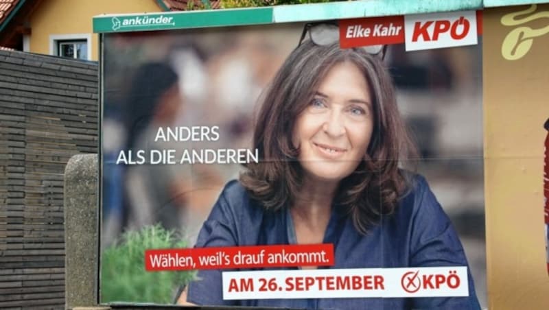 Elke Kahr ist großflächig auf ihren KPÖ-Plakaten vertreten. (Bild: Christian Jauschowetz)