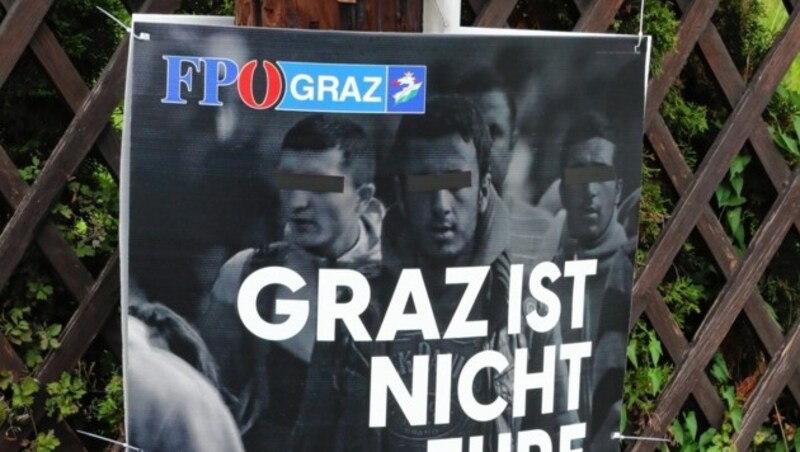 Das umstrittene FPÖ-Plakat. (Bild: Christian Jauschowetz)