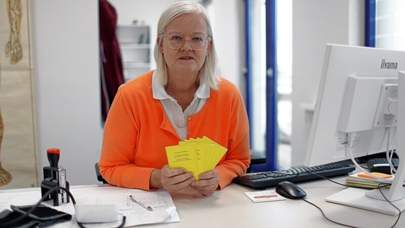 Allgemeinmedizinerin Birgit Angel impft auf Wunsch der Eltern auch Unter-Zwölfjährige. Die Nachfrage steigt stark. (Bild: Gerhard Bartel)