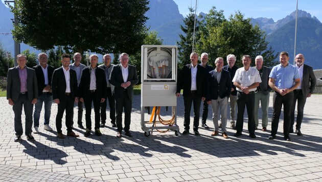Die Bürgermeister der 15 Talboden-Gemeinden mit LR Johannes Tratter (Bild: Martin Oberbichler)