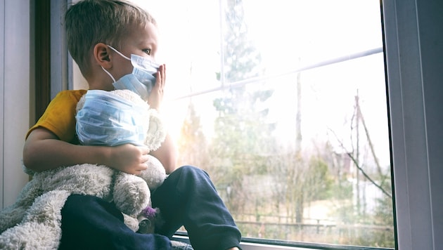 Bei keiner Kinderkrankheit müssen die Kleinsten so oft ins Spital wie bei Covid-19. (Bild: Gargonia - stock.adobe.com)
