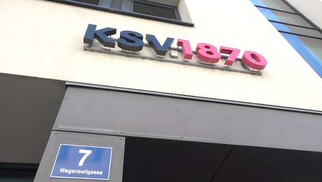 Der KSV gab am Montag die Insolvenz des Schuhproduzenten bekannt (Bild: krone.tv)