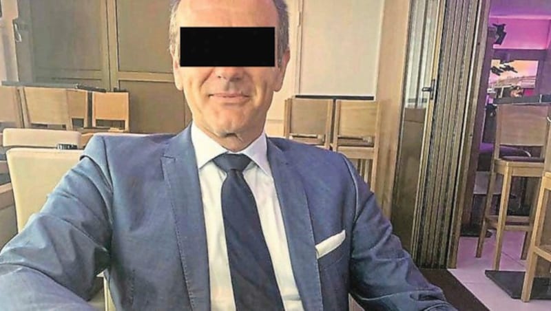 Erfolgreicher, glücklicher Vater - so zeigte sich der 56-Jährige gerne. (Bild: zVg, Krone KREATIV)