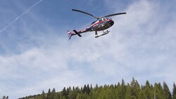 Ein Polizeihubschrauber musste den Gestürzten aus der alpinen Notlage ins Tal bringen. (Bild: Spittal-Drau/Stockenboi)