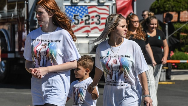 Der Abschied von Gabby Petito fällt vielen Menschen schwer. Der noch immer ungeklärte Mordfall erschütterte die USA und war auch im Ausland von großem Interesse. (Bild: APA/Getty Images via AFP/GETTY IMAGES/STEPHANIE KEITH)