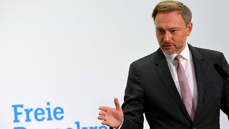 His dismissal sealed the end of the traffic light coalition: FDP leader Christian Lindner (Bild: APA/AFP/Tobias SCHWARZ)