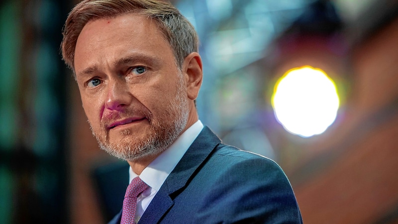 Finanzminister Christian Lindner distanziert sich in Teilen von der Politik der regierenden Ampel-Koalition der vergangenen drei Jahre. Ob die Zweckehe noch weitergeführt werden kann? (Bild: EPA)