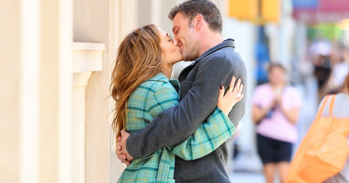 Kisses in New York – Jennifer Lopez and Ben Affleck show their love