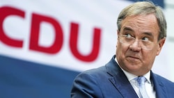 Kanzlerkandidat Armin Laschet ist der Meinung, dass „niemand einen klaren Regierungsauftrag erhalten“ habe, weder die CDU/CSU noch die SPD. (Bild: AP)