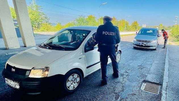 Bei den Kontrollen in Deutschkreutz sorgten drei widerwillige Frauen in einem Wagen für helle Aufregung. (Bild: Christian Schulter)