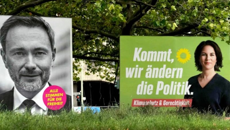 Die Wahlplakate von FPD und Grünen (Bild: The Associated Press)