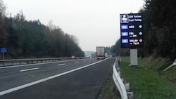 Infotafeln auf Autobahnen zeigen die Auslastung an. (Bild: ASFINAG)