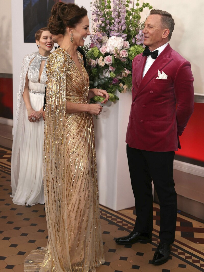 Daniel Craig zu Herzogin Kate: „Sie sehen umwerfend hübsch aus!“ 
 (Bild: APA/Chris Jackson/Pool Photo via AP)