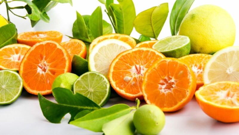 Der häufige Verzehr von Zitrusfrüchten kann eine kühlenden Wirkung haben. (Bild: doris oberfrank-list/stock.adobe.com)