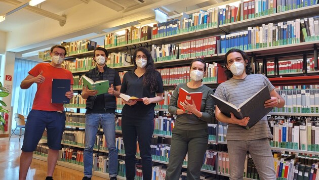 Ohne eines der 3 G darf man nicht in die Uni, Masken sind auch in der Bibliothek Pflicht (Bild: Tragner Christian)