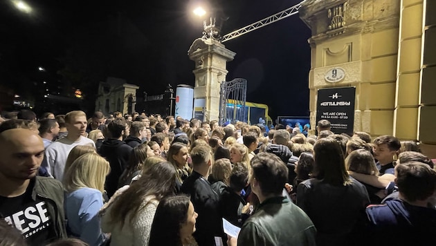 Die Wiedereröffnung des „Kottulinsky“ lockte das Partyvolk in Massen an. (Bild: Christina Koppelhuber)